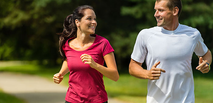 Husband and Wife out on a jog follow health advice from Minnetonka chiropractor