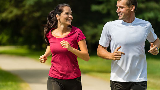 Husband and Wife out on a jog follow health advice from Minnetonka chiropractor