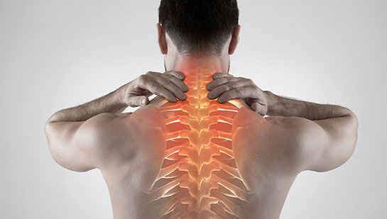 Man with upper back pain before chiropractic treatment from Minnetonka chiropractor